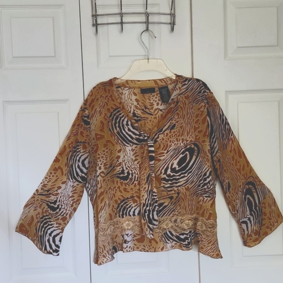 Petite Women's Large Top Apostrophe. Long Sleeve. Bell Sleeve. Blouse - Picture 2 of 6